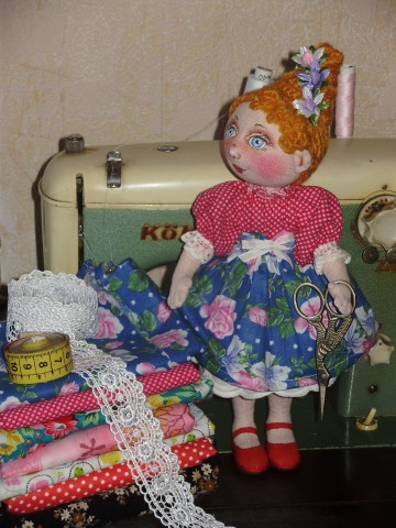 Сюзи-рукодельница. Авторская текстильная кукла ручной работы.