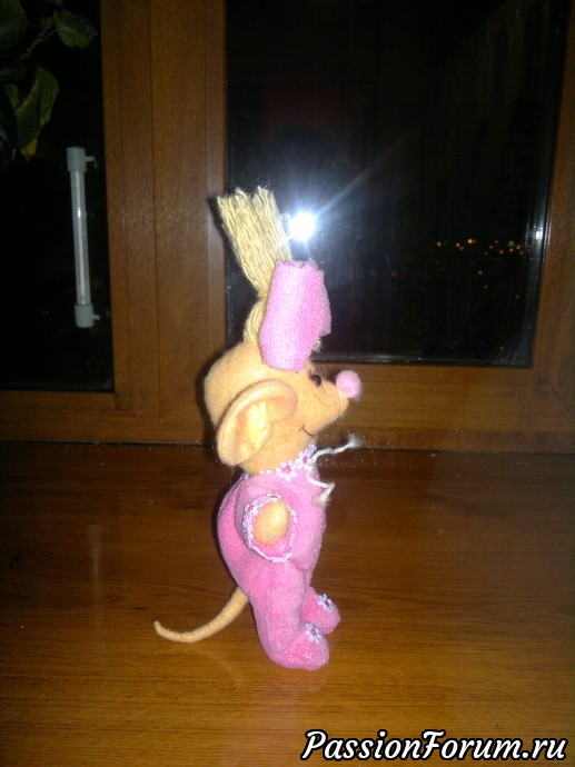Мышка-малышка с розовым бантом