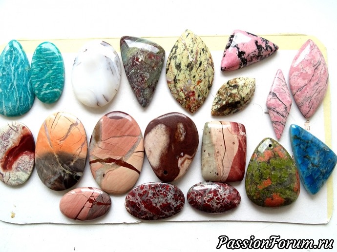 Красивое хобби. Натуральные камни в коже.