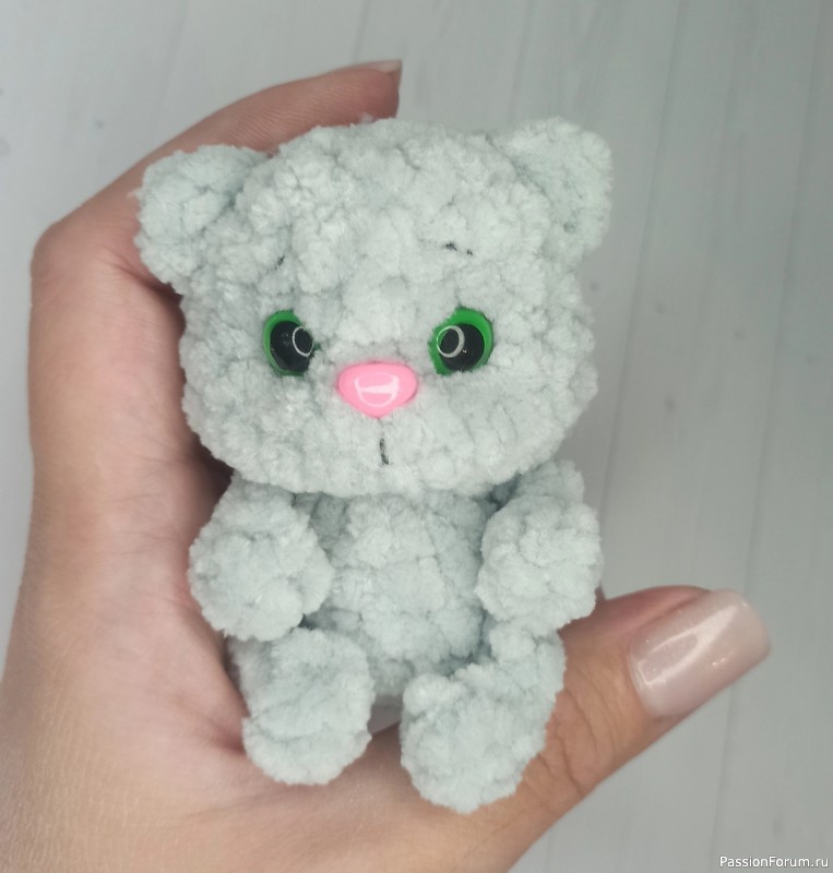 Маленький котик крючком. МК