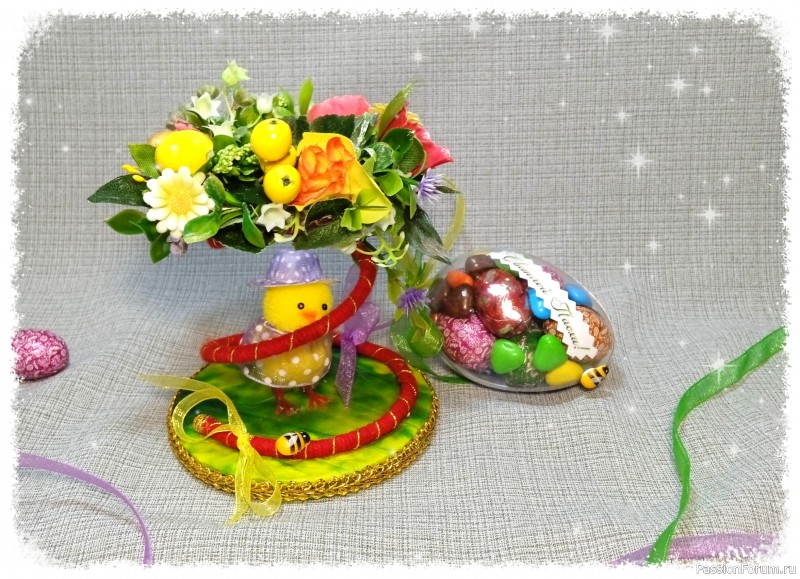 Пасхальный декор с конфетами для праздничного стола.