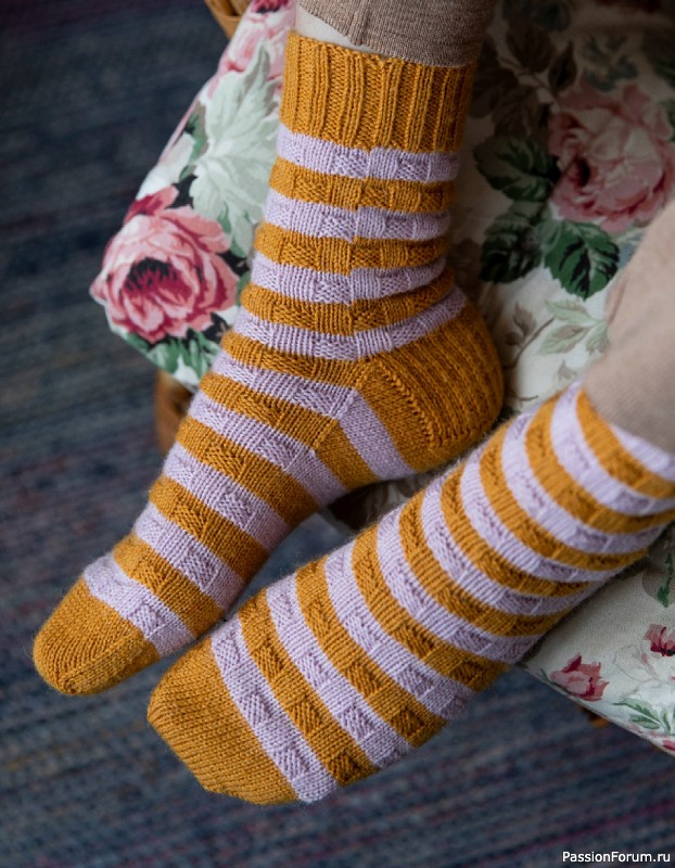 Вязаные проекты в книге «52 Weeks of Socks Vol. II». Продолжение