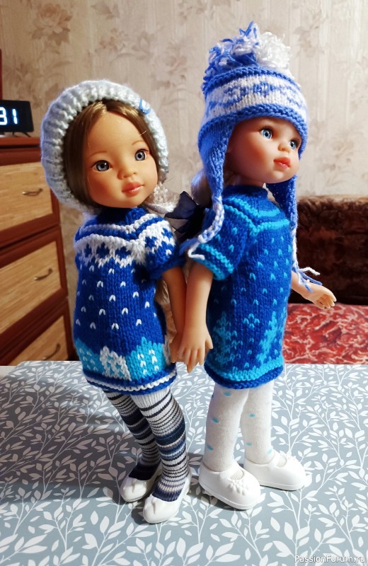 Вяжу новогодние наряды для кукол