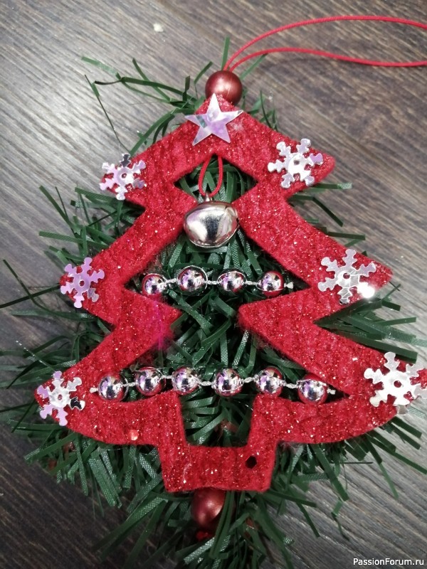 Новогодние сувениры из еловых веток