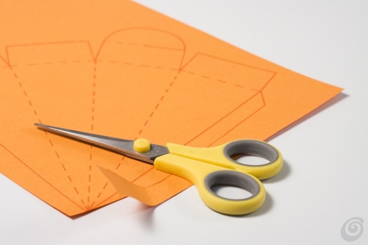 Урок-схема оригами морковка из бумаги