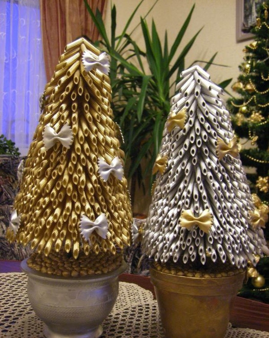 diy christmas trees pots gold silver pasta ribbons