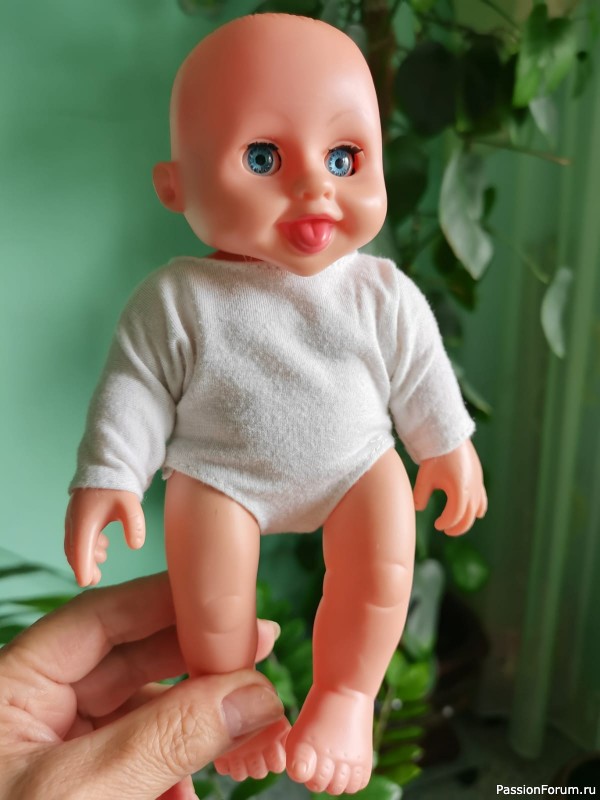 А я играю в куклы