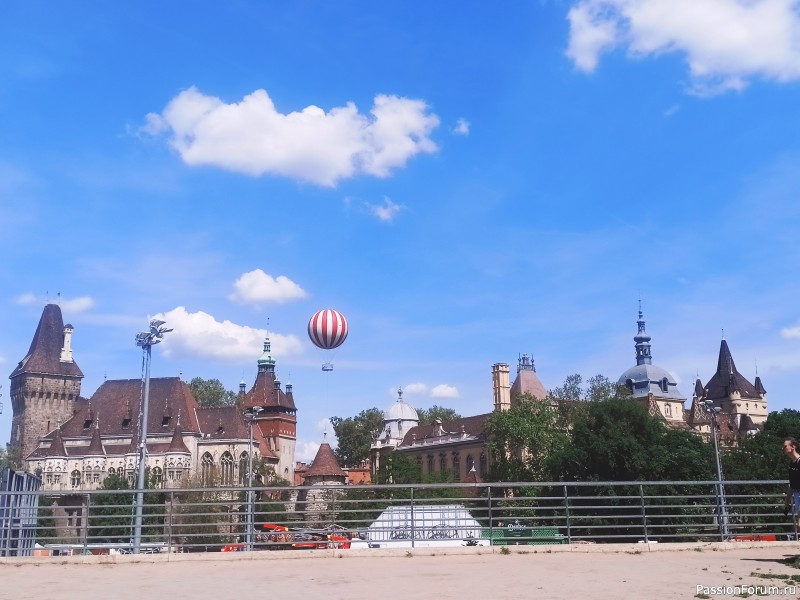 ЦвЕта праздника одежда (и немного Будапешта)