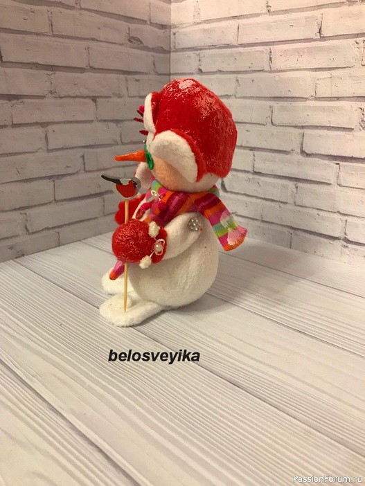 Два Снеговика со снегирями