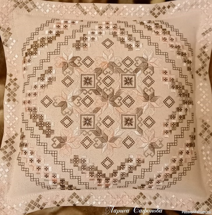 Ах, вы мои душечки - вышиты подушечки...