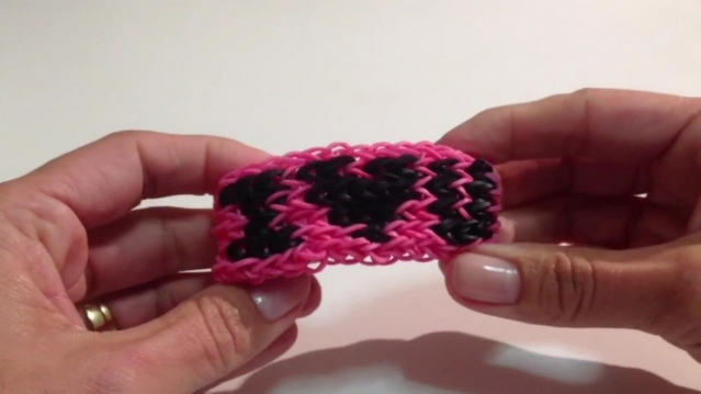 Браслет I LOVE U, из резиночек rainbow loom