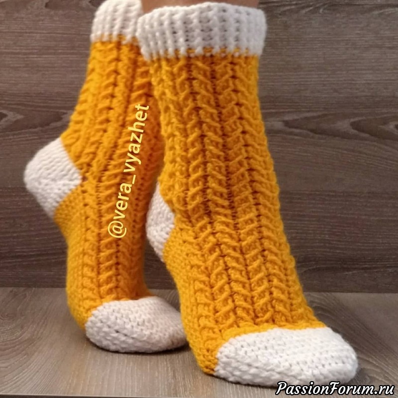 Необычные вязаные жаккардовые носочки для детей