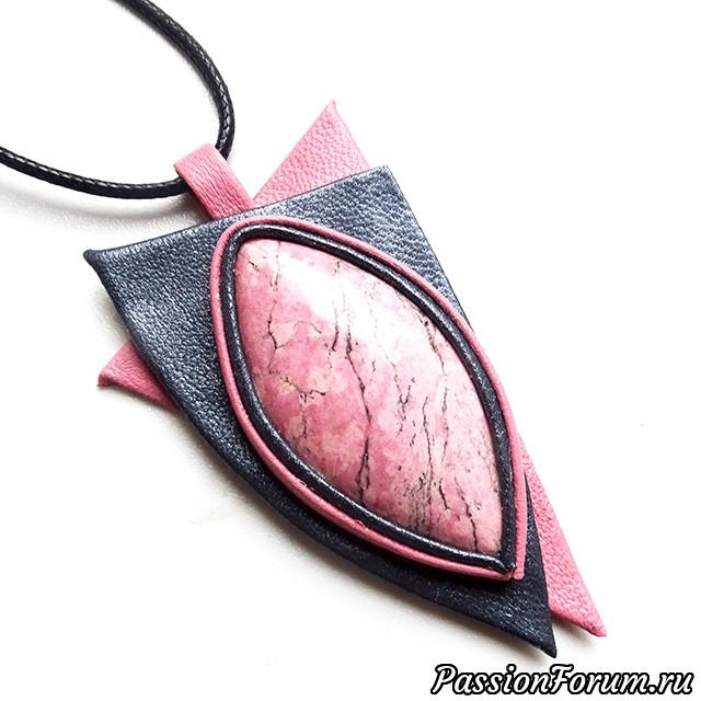 Красивое хобби. Натуральные камни в коже.