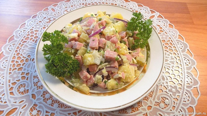 Картофельный салат с солеными огурцами, 2 варианта