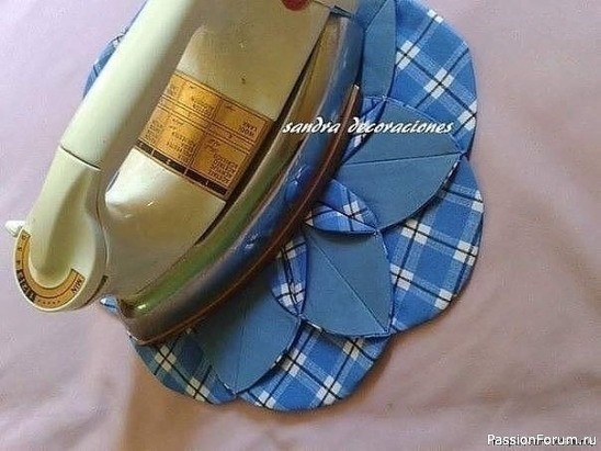 Подушка с цветком в технике пэчворк. МК