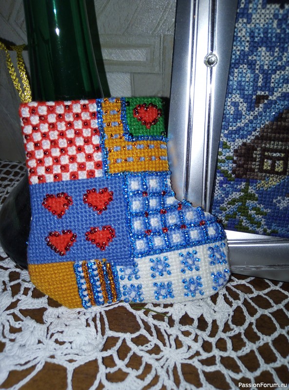 Вышитые новогодние игрушки