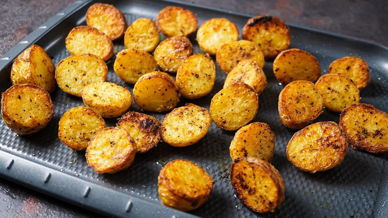 Хрустящая картошка в духовке дольками и с аппетитной корочкой рецепт с фото