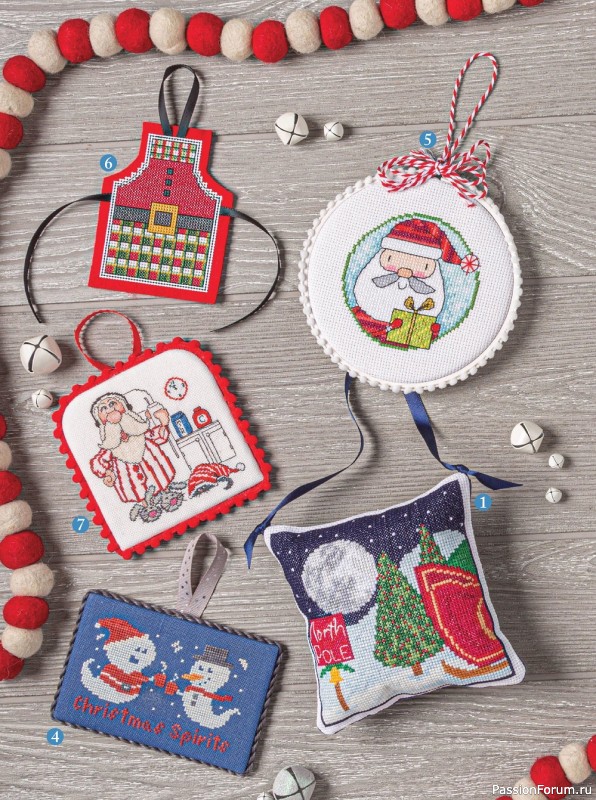 Коллекция вышивки в журнале «Just CrossStitch - Christmas Ornaments 2022»