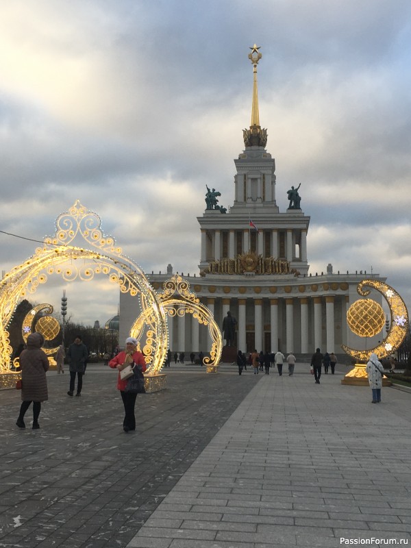 Выставка Третьяковской галереи в Главном павильоне ВДНХ.