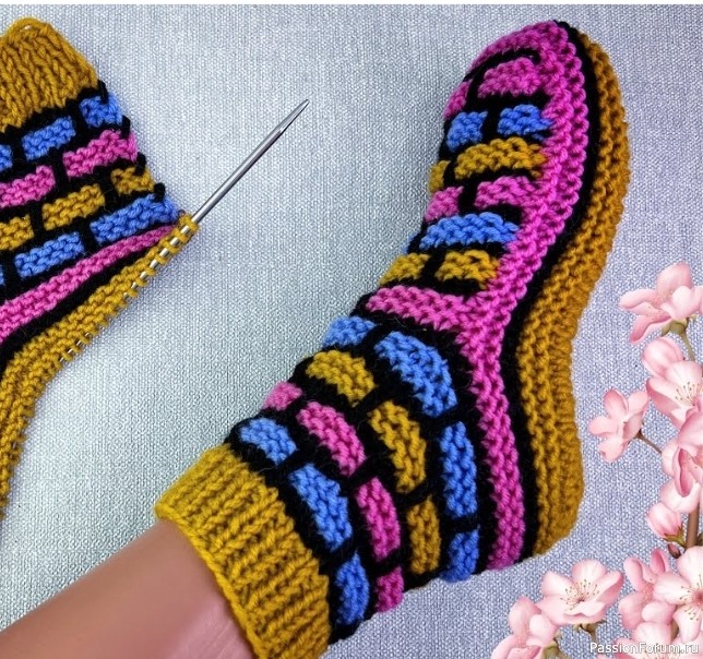 Показываю, как я делаю убавки при вязании носков спицами