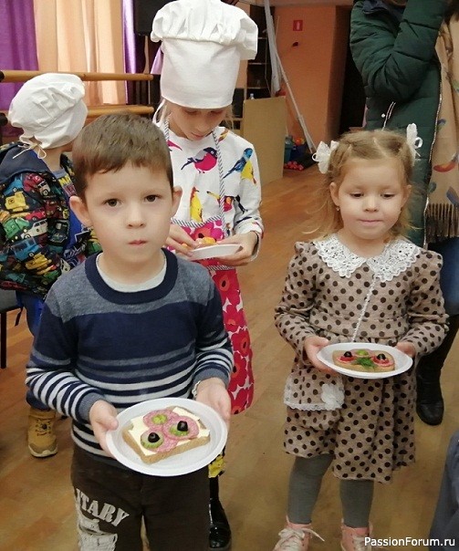 Новая жизнь старых вещей. Из простыней в поварской колпак.