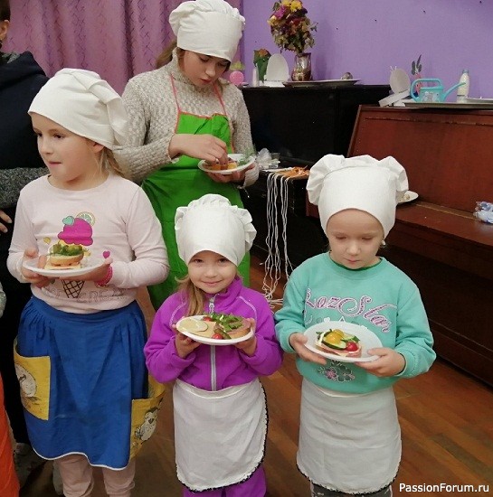 Новая жизнь старых вещей. Из простыней в поварской колпак.