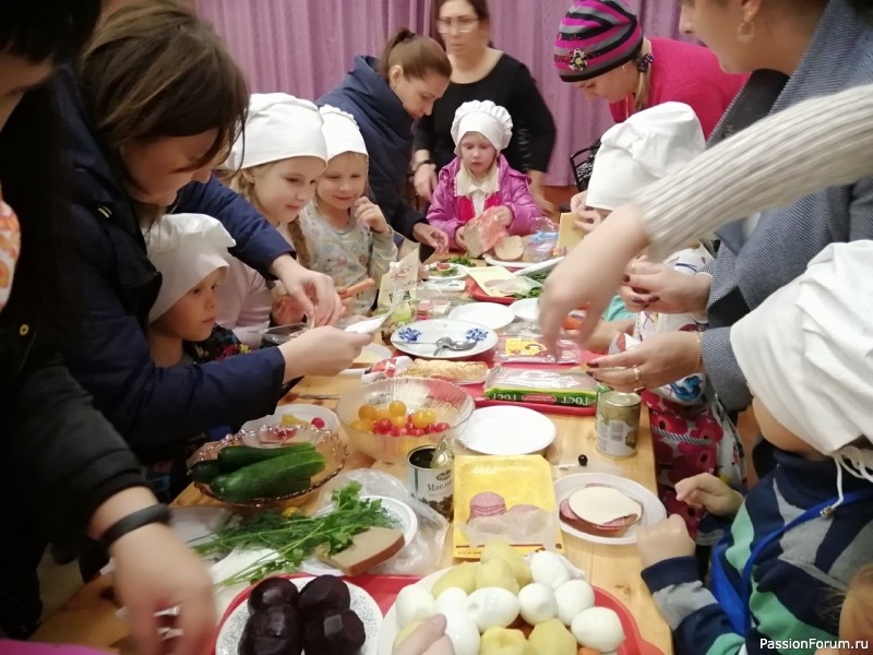 Новая жизнь старых вещей. Из простыней в поварской колпак.