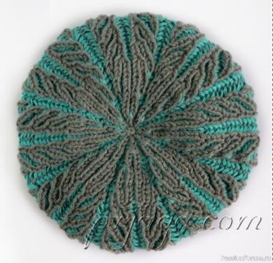 Шапка бриошь узором «Елочка». Описание