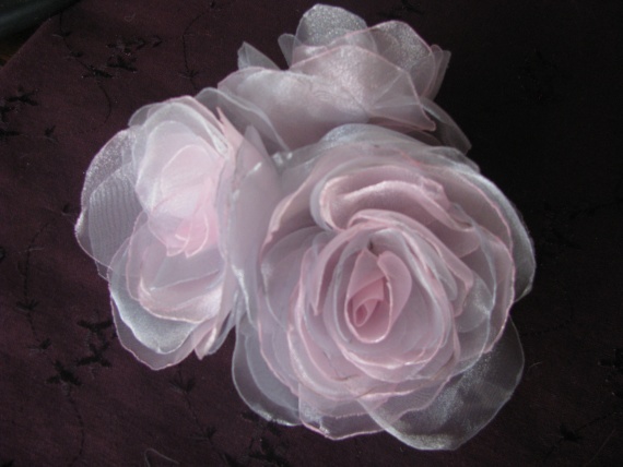 Мастер-класс Розы из органзы | Тканевые цветы ручной работы, Розы, Цветы из ленты своими руками