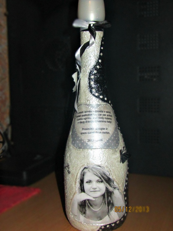 И снова бутылка вина...