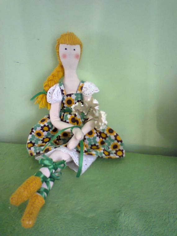 девченка с цветочками (кукла Тильда)