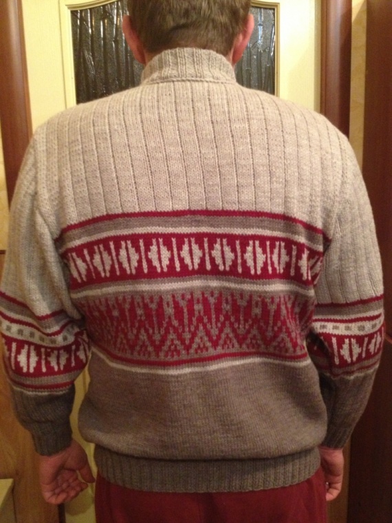 Мужской свитер с жаккардом, вяжем спицами